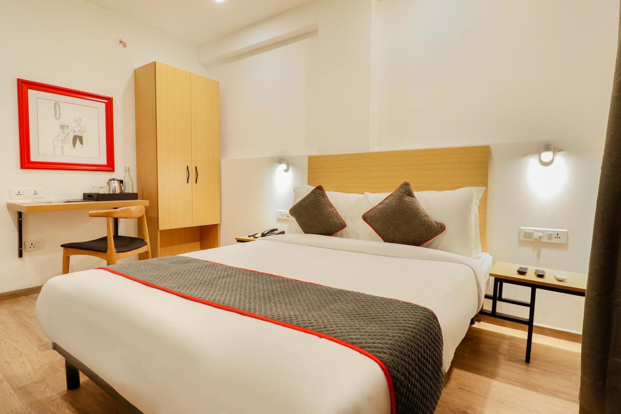 Super Townhouse The Landmark Indore Extérieur photo