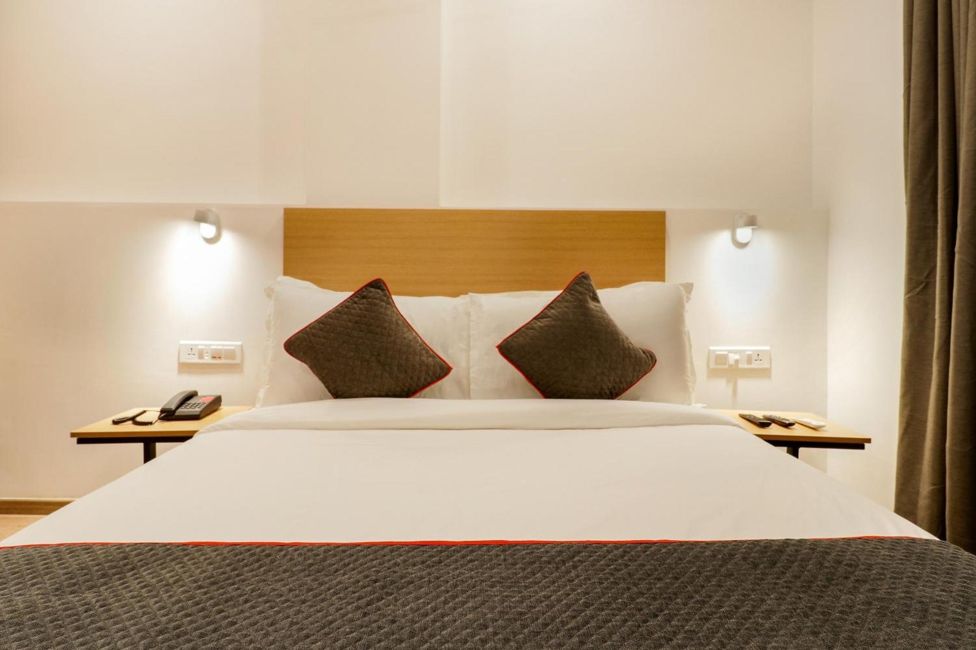Super Townhouse The Landmark Indore Extérieur photo